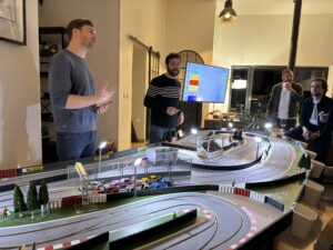 Animation racing avec circuit miniature en entreprise