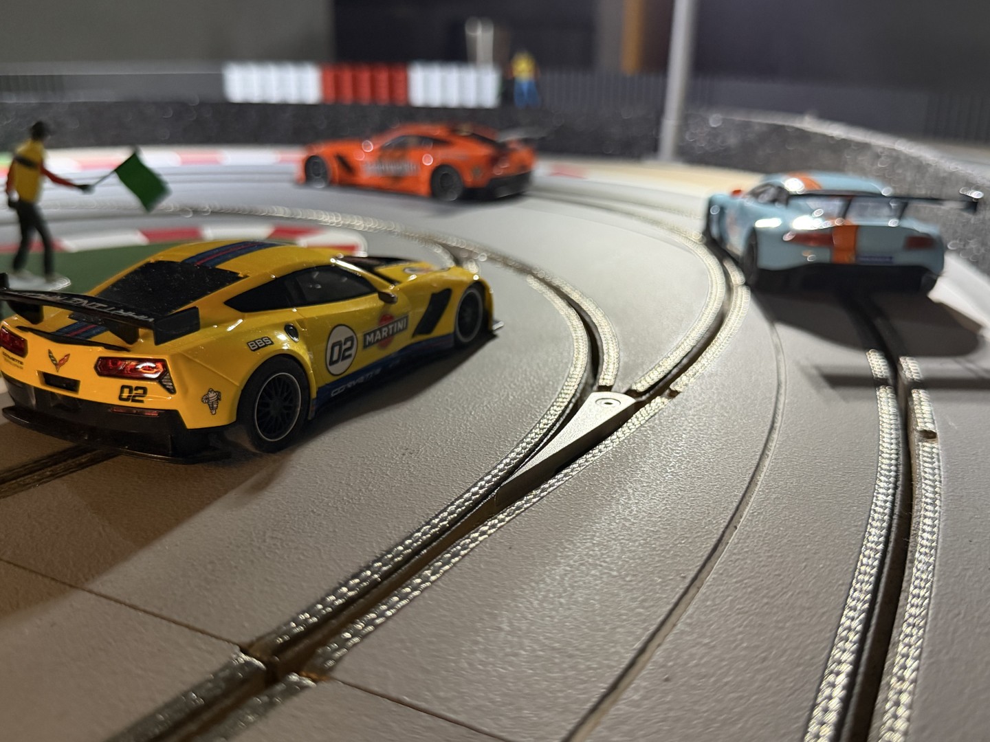 Animation TeamBuilding Lille pour entreprises sur circuit miniature électrique avec Good Time Racing